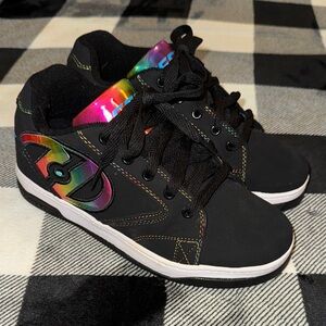 New HEELYS Black Suede Rainbow Accents Youth Sneakers Sz. 5